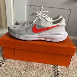 Nike Revolution 8 Men’s Low Top Running Shoes Lace-Up Size 12 WORN ONCE